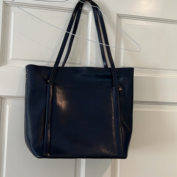 NWOT blue leather tote bag in navy blue. Lovely shape. Well sewn and strong. - Picture 2 of 8
